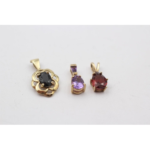 88 - 3 X 9ct Gold Gemstone Pendants Inc. Sapphire, Garnet & Amethyst (2.3g)