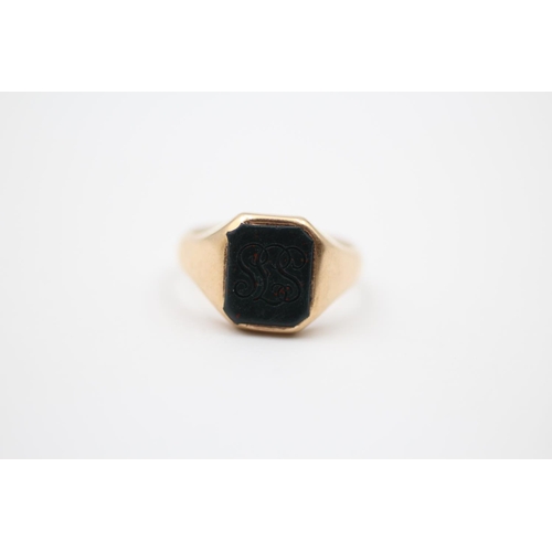 98 - 9ct Gold Bloodstone Intaglio Signet Ring (5.2g) Size  Q