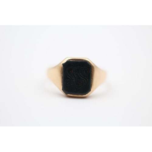 98 - 9ct Gold Bloodstone Intaglio Signet Ring (5.2g) Size  Q