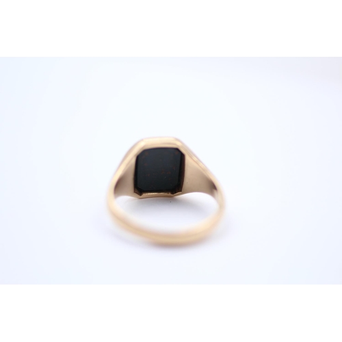 98 - 9ct Gold Bloodstone Intaglio Signet Ring (5.2g) Size  Q