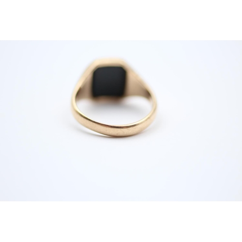 98 - 9ct Gold Bloodstone Intaglio Signet Ring (5.2g) Size  Q