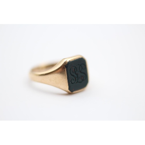 98 - 9ct Gold Bloodstone Intaglio Signet Ring (5.2g) Size  Q