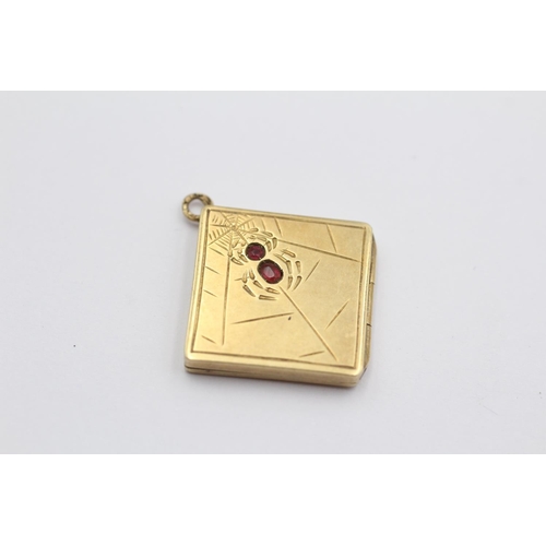 111 - 15ct Gold Antique Red Paste Square Locket Pendant With Spider Web Motif (3.7g)