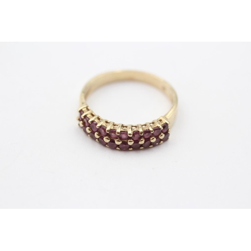 130 - 9ct Gold Garnet Two Row Ring (3g) Size  P