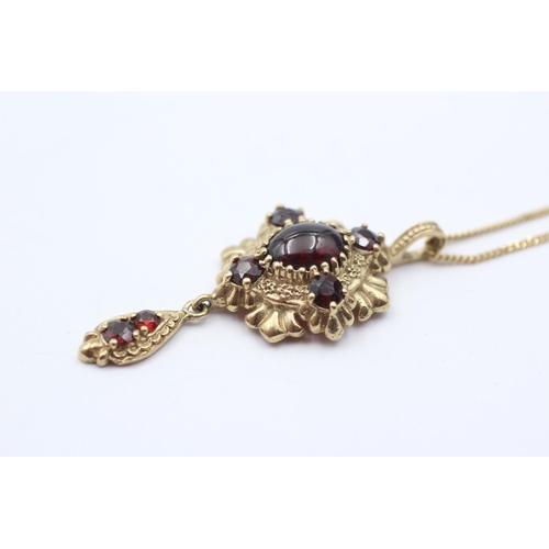146 - 9ct Gold Garnet Ornate Pendant Necklace (5.8g)