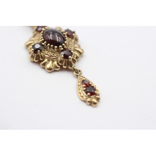 146 - 9ct Gold Garnet Ornate Pendant Necklace (5.8g)