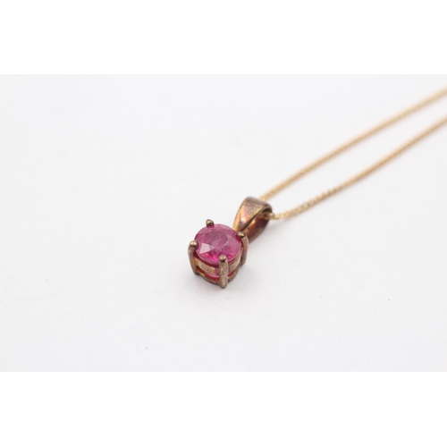 147 - 9ct Gold Glass-Filled Ruby Pendant Necklace (2.3g)