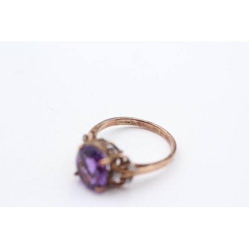 158 - 9ct Gold Amethyst Single Stone Ring With White Gemstone Sides (3.4g) Size  O