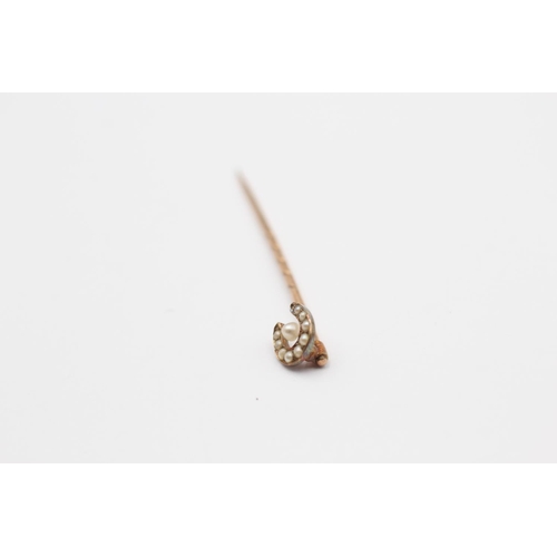 164 - 15ct Gold Victorian Split Pearl Set Lucky Horseshoe Stick Pin (1g)