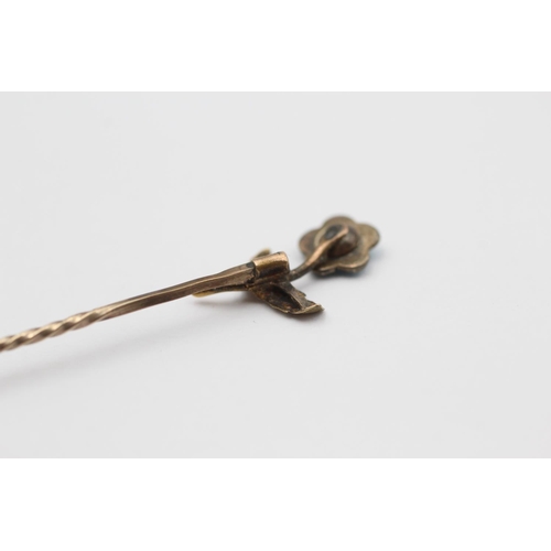 165 - 15ct Rose And Green Gold Victorian Turquoise Set Forget-Me-Not Stick Pin (1.2g)