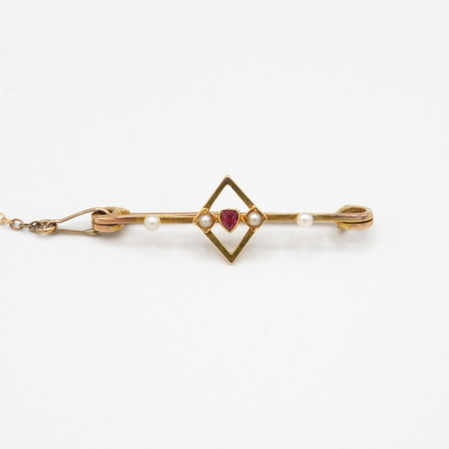 166 - 12ct Rose Gold Antique Heart Cut Ruby And Pearl Set Bar Brooch (2g)