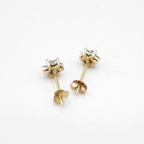 91 - 2 X 9ct Gold Paired Diamond Stud Earrings (1.2g)