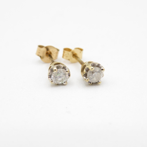 91 - 2 X 9ct Gold Paired Diamond Stud Earrings (1.2g)