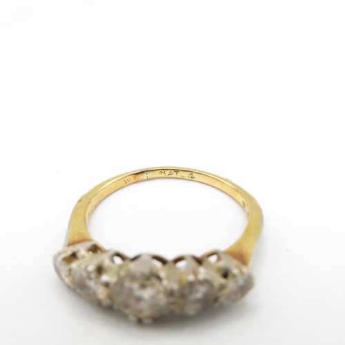 119 - 18ct Gold Diamond Five Stone Dress Ring (3g) Size  L