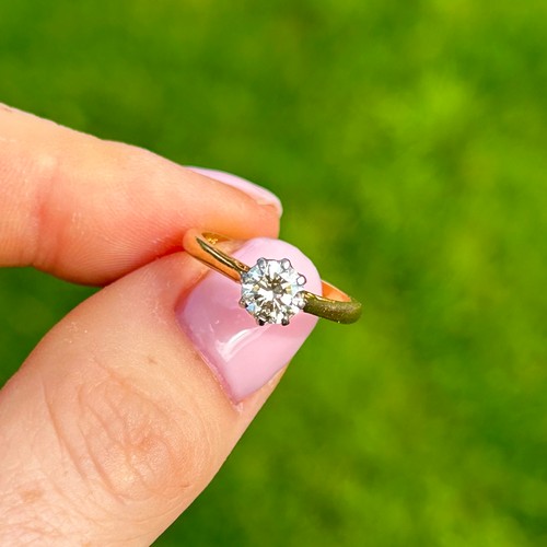 142 - 18ct Gold Round Brilliant Cut Diamond Single Stone Ring (2.7g) Size  I