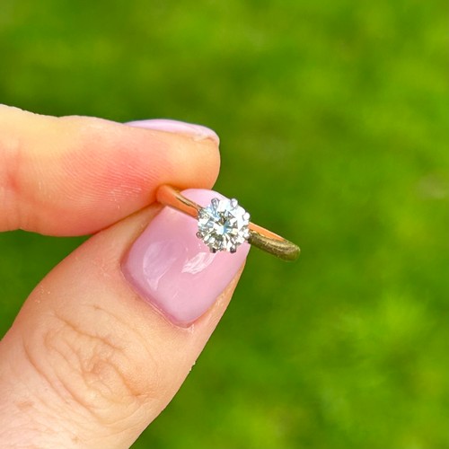 142 - 18ct Gold Round Brilliant Cut Diamond Single Stone Ring (2.7g) Size  I