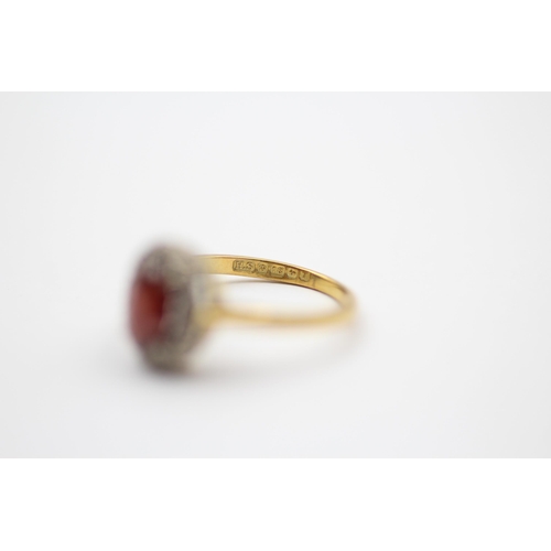 13 - 18ct Gold Vintage Garnet And Diamond Set Cluster Ring (3.3g) Size M