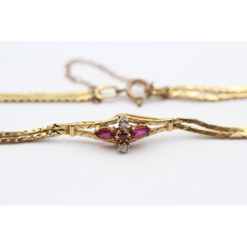 21 - 9ct Gold Retro Vintage Vari-Cut Ruby And Diamond Set Cluster Bracelet (4.3g)