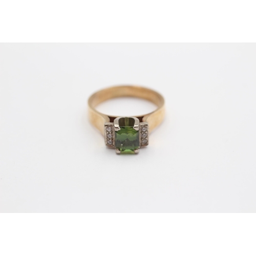 32 - 9ct Gold Vintage Green Sapphire And White Gemstone Set Dress Ring (5.2g) Size M
