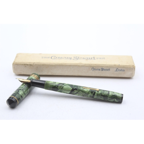 338 - Vintage CONWAY STEWART 386 Green FOUNTAIN PEN w/ 14ct Gold Nib WRITING Boxed