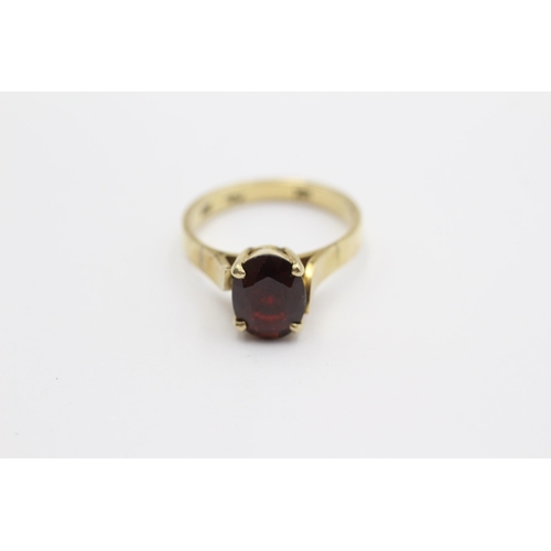 55 - 14ct Gold Garnet Solitaire Dress Ring (4.1g) Size O