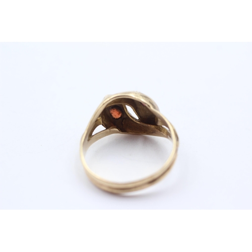 69 - 9ct Gold Vintage Garnet Twin Snakes Ring (4.8g) Size V