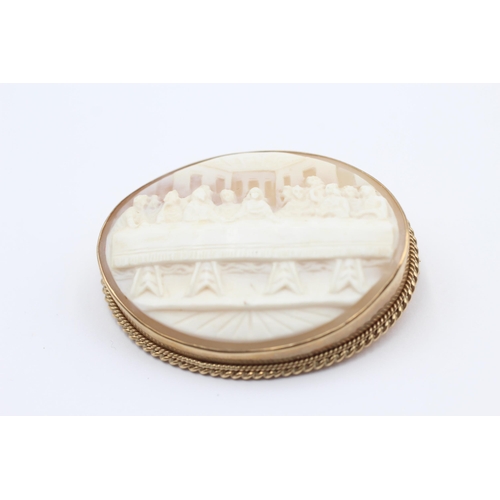 74 - 9ct Gold Shell Cameo Brooch Depicting Greek Scene (18.6g)