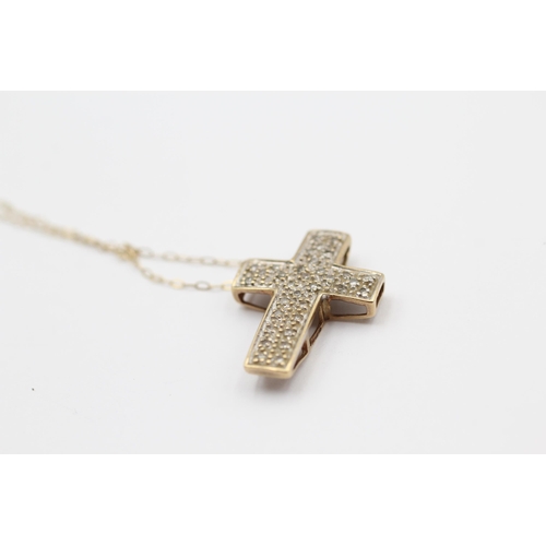 8 - 9ct Gold Diamond Set Christian Cross Pendant Necklace (2.6g)