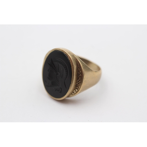 82 - 9ct Gold Onyx Signet Ring (8.9g) Size P+1/2