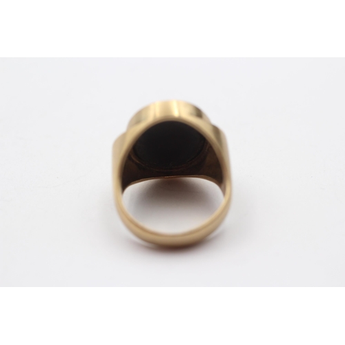 82 - 9ct Gold Onyx Signet Ring (8.9g) Size P+1/2