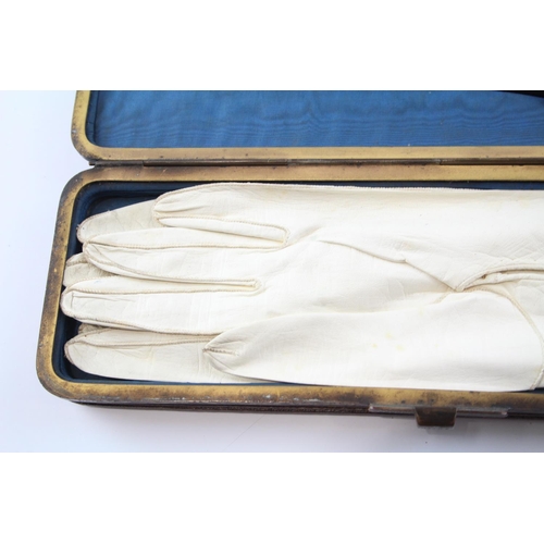 183 - Victorian 19th Century Leather Gilded Extendable Glove Box W/ Gloves & Stretcher