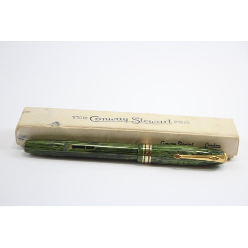 236 - Vintage CONWAY STEWART 36 Green FOUNTAIN PEN w/ 14ct Gold Nib WRITING