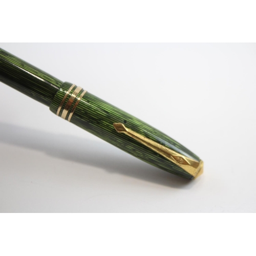 236 - Vintage CONWAY STEWART 36 Green FOUNTAIN PEN w/ 14ct Gold Nib WRITING