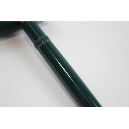 250 - Vintage PARKER Maxima Green FOUNTAIN PEN w/ 14ct Gold Nib WRITING