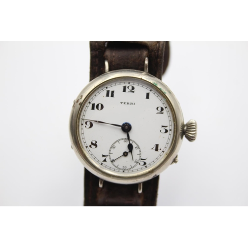 284 - TERRI Men's Vintage Trench Style WRISTWATCH Hand-wind WORKING C.1940s