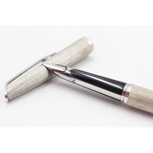 289 - Vintage WATERMAN C/F Silver Tone Fountain Pen w/ 18ct White Gold Nib WRITING