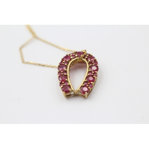 1 - 9ct Gold Synthetic Ruby Lucky Horseshoe Pendant Necklace (2.7g)