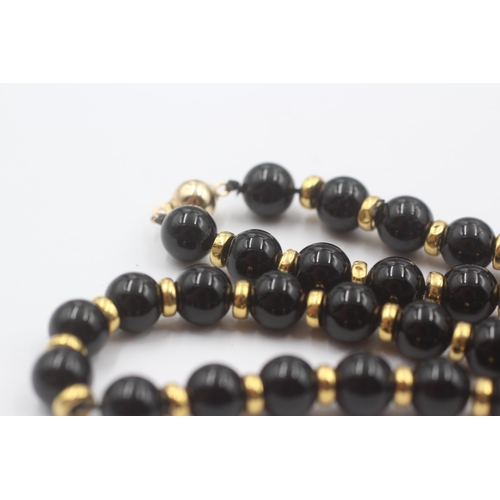 101 - 9ct Gold Onyx Single Strand Necklace (37.8g)