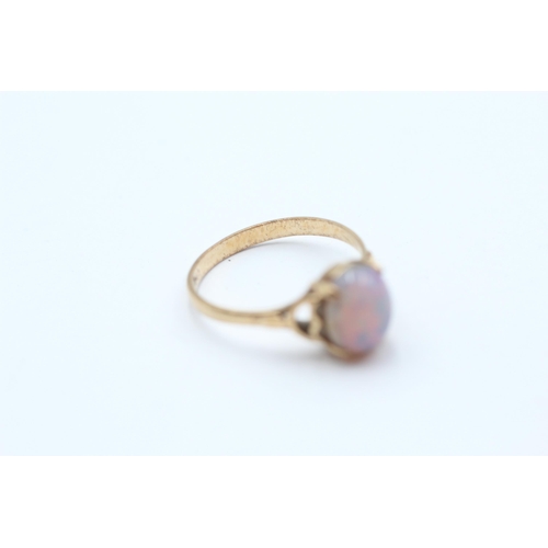 110 - 9ct Gold Foiled Glass Cabochon Single Stone Ring (2.3g) Size  Q