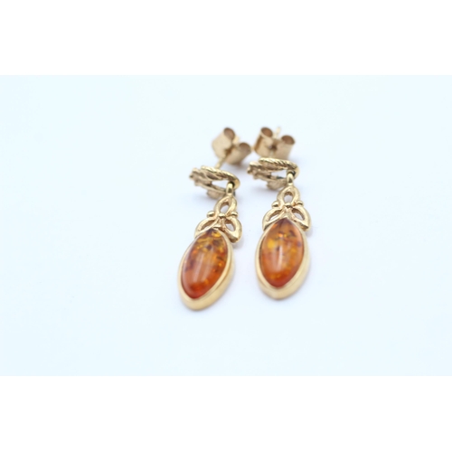 122 - 2 X 9ct Gold Amber Earrings (5.4g)