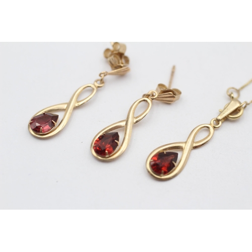 126 - 9ct Gold Garnet Pendant Necklace & Drop Earrings Set (1.4g)