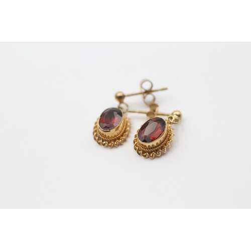 14 - 2 X 9ct Gold Paired Garnet Drop Earrings (5.1g)