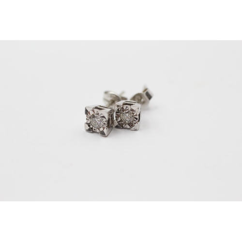 15 - 2 X 9ct White Gold Paired Diamond Stud Earrings (1.6g)