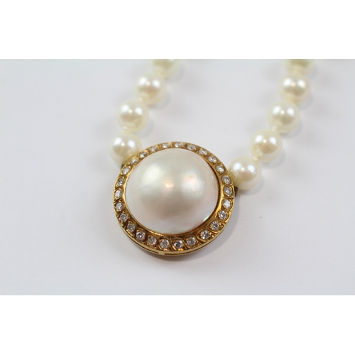 18 - 14ct Gold Cultured Pearl Single Strand Necklace With Diamond & Mabe Pearl Pendant (32g)