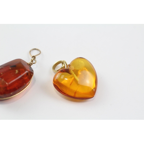 40 - 2 X 9ct Gold Amber Pendants Inc. Heart (4.6g)