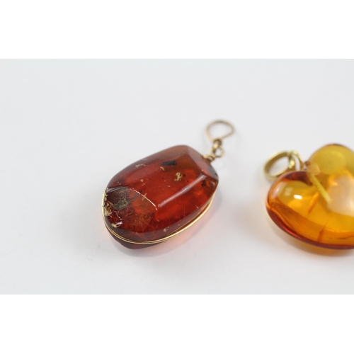 40 - 2 X 9ct Gold Amber Pendants Inc. Heart (4.6g)