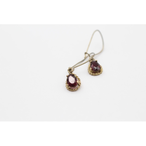 42 - 2 X 9ct Gold Paired Vintage Garnet Drop Earrings (2.3g)