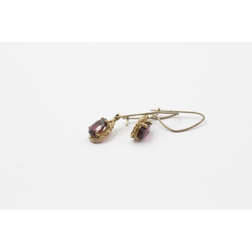 42 - 2 X 9ct Gold Paired Vintage Garnet Drop Earrings (2.3g)