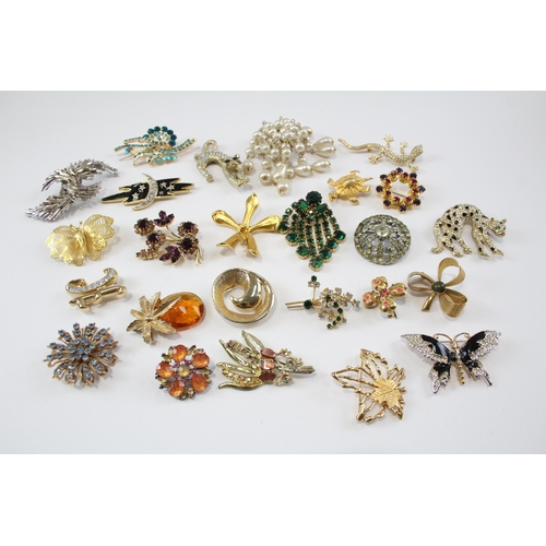 174 - 25 Assorted Vintage And Retro Brooches