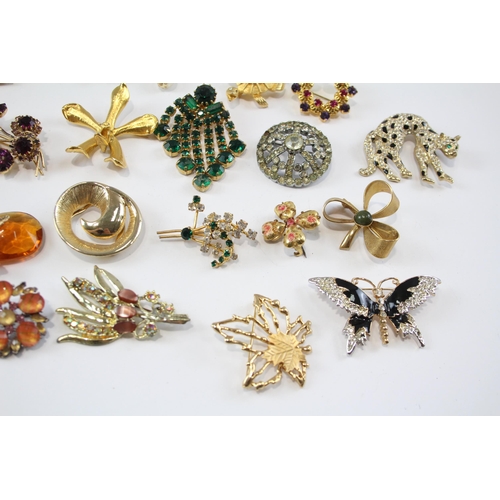 174 - 25 Assorted Vintage And Retro Brooches